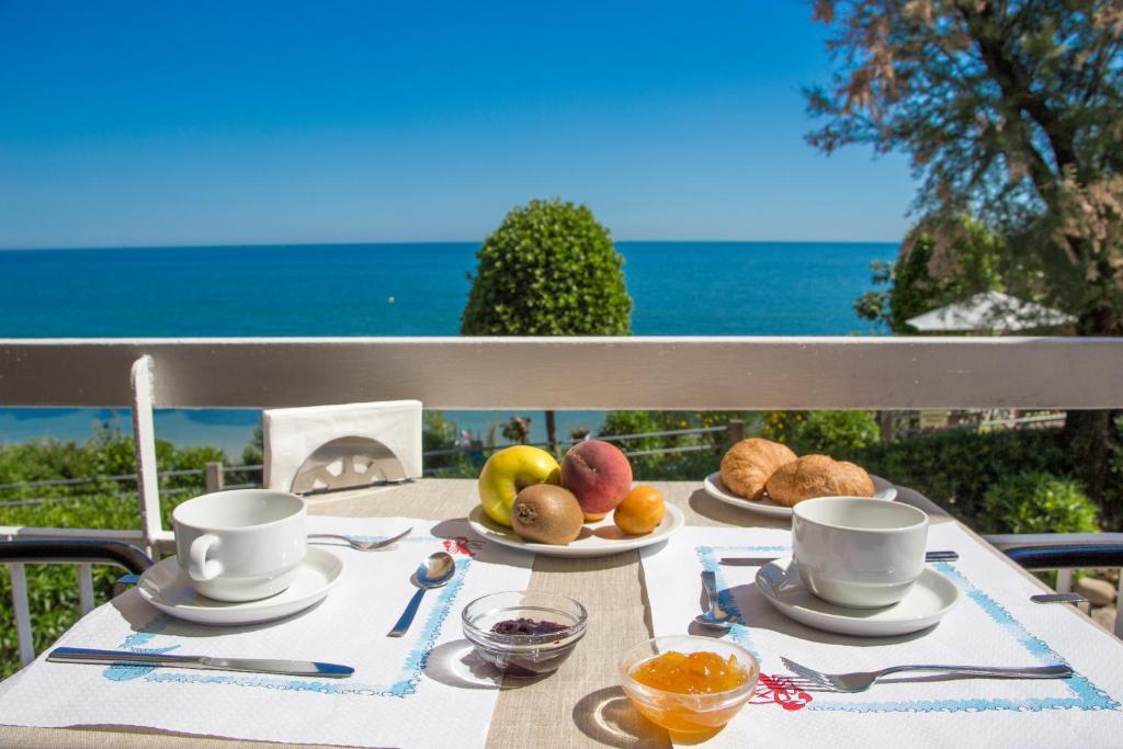 Hotel Adler Gabicce Mare Exterior foto