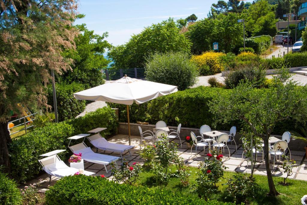 Hotel Adler Gabicce Mare Exterior foto